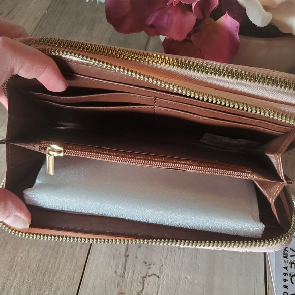 NWT Blush Kiss Large Heart Quilted Pillow Pink Double Zip-Around Vegan Wallet - Picture 5 of 16